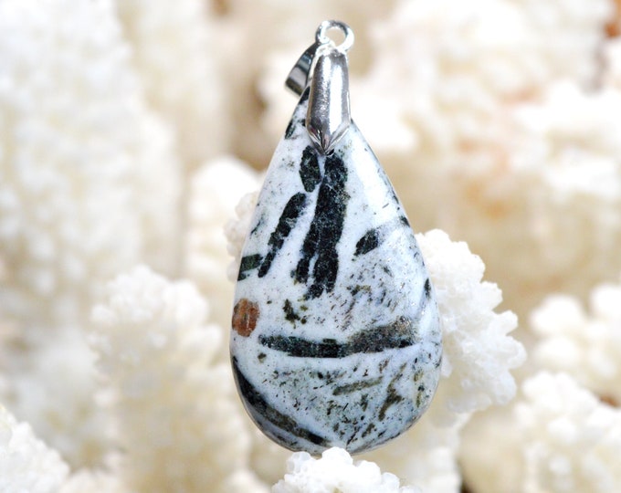 Hornblende & Almandine Garnet 31 carats - natural stone cabochon pendant - Austria / EF92