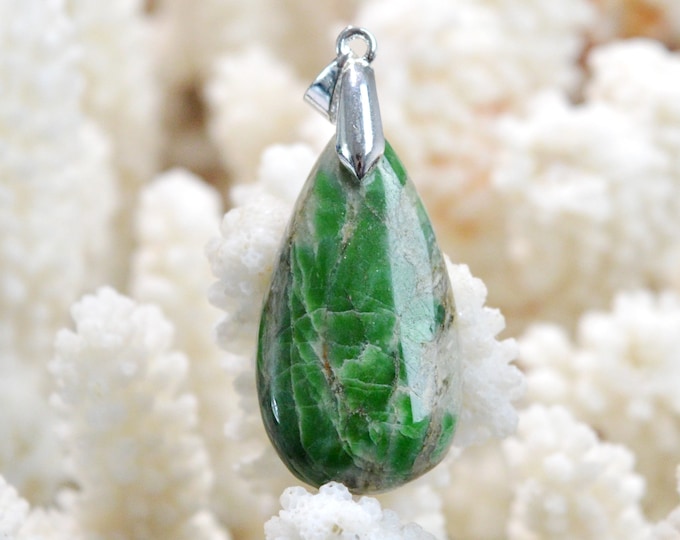 Jade Omphacite & Gedrite Garnet 35 carats - natural stone cabochon pendant - Italy / FM62 - RARE