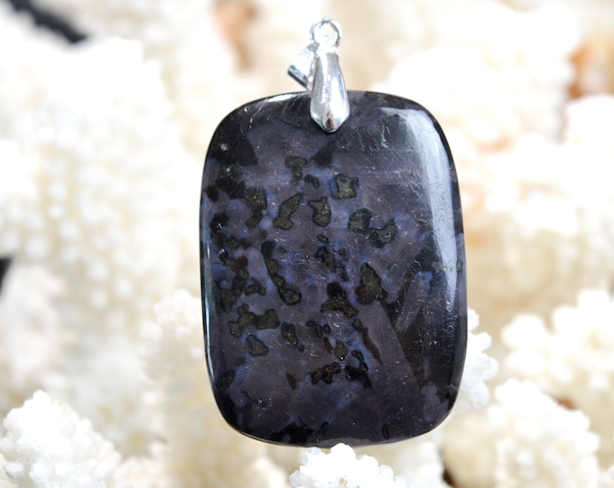 Gabbro 75 carats - natural stone cabochon pendant - Madagascar // DL53