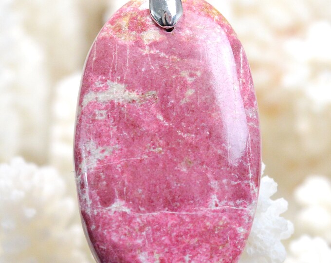 Thulite 64 carats - natural stone cabochon pendant - Norway // BQ11