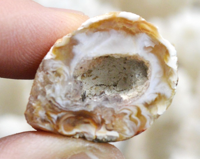 Quartz & Chalcedony Agate "Geodinhos" 11 grams - Barros Cassal, Rio Grande do Sul, Brazil
