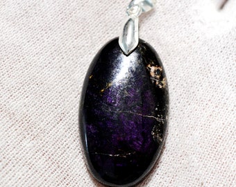 50-carat Purpurite - natural stone cabochon pendant - Namibia / EU72