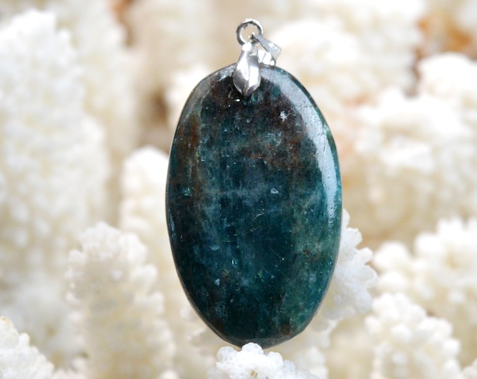 Apatite 63 carats - pendentif cabochon pierre naturelle - Madagascar / FE40