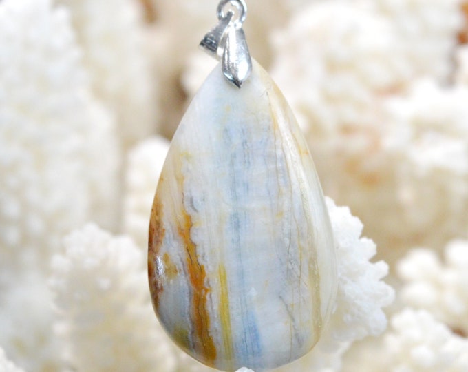 55 carat blue Scheelite - natural stone cabochon pendant - Türkiye / DO35