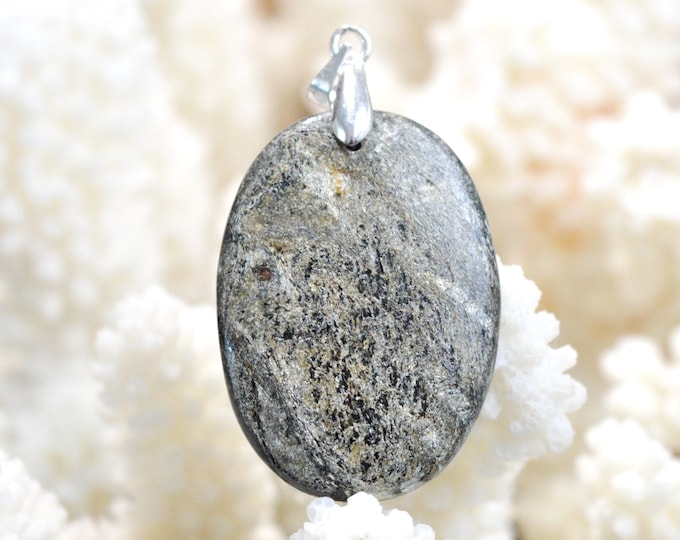 Grenat almandin & Mica schiste 33 carats - pendentif cabochon pierre naturelle - Scotland, UK // DL93
