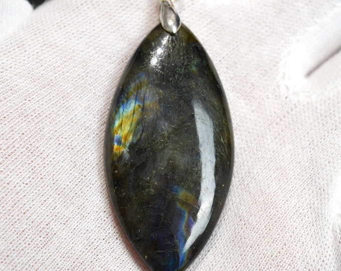Labradorite 123 carats - natural stone cabochon pendant - Madagascar / FO56