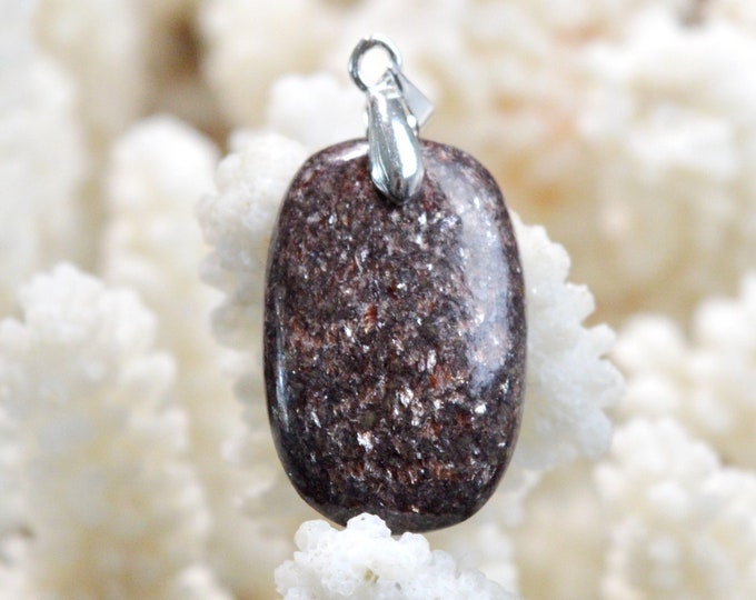 Muscovite var. Alurgite 21 carats - natural stone cabochon pendant - Italy / FM17 - RARE