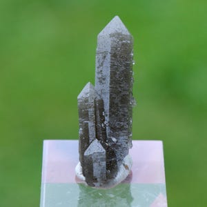 Kvarts & Hedenbergit 2,2 gram - Huanggang Fe-Sn deposition, Hexigten Banner, Chifeng City, Inre Mongoliet, Kina