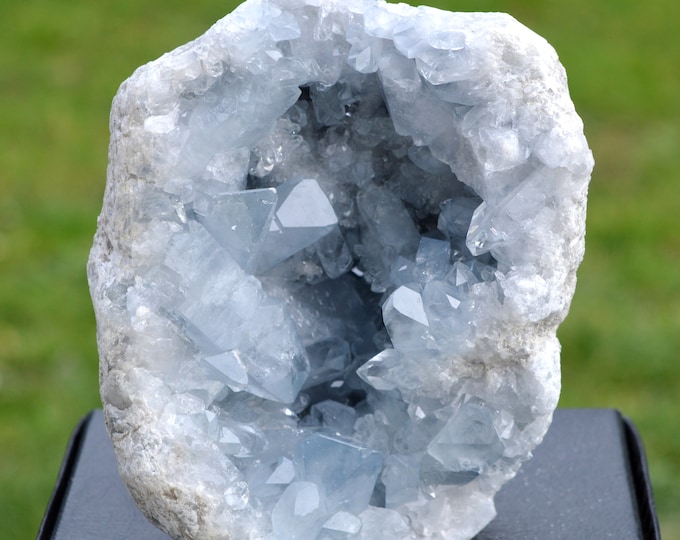 Celestine 2800 grams - Sakoany deposit, Katsepy, Mitsinjo, Boeny, Madagascar