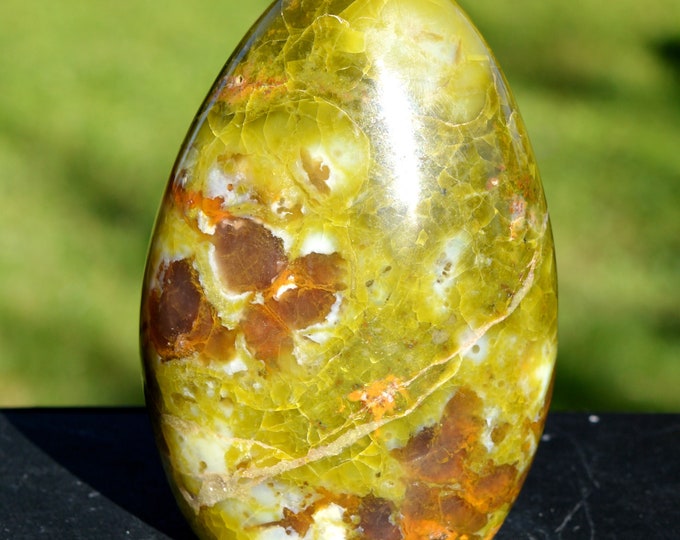 Free form - Green opal 588 grams - Antananarivo Province, Madagascar