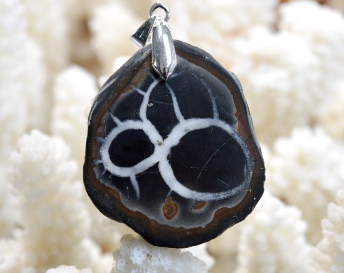 Septaria 78 carats - natural stone half geode pendant - Morocco / FO49