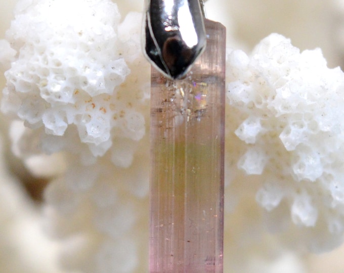 Bi-color tourmaline 6.93 carats - natural stone crystal pendant - Pakistan