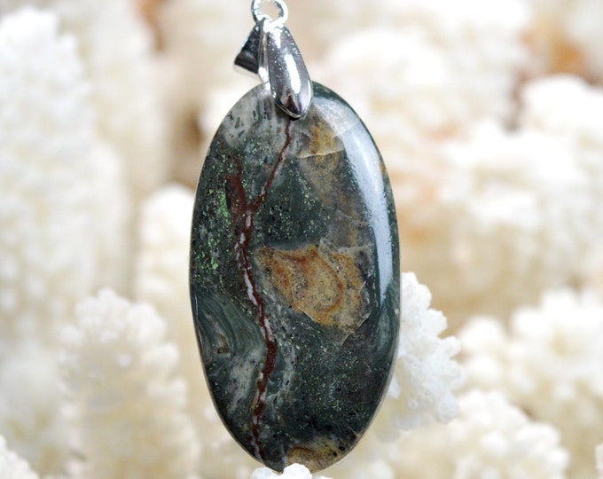 47 carat fuchsite ruby - natural stone cabochon pendant - India / EB37
