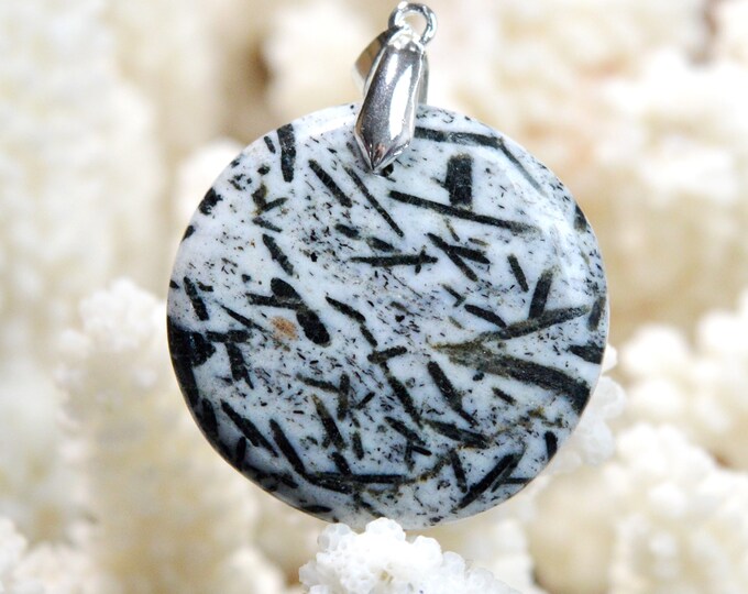 Hornblende 51 carats - natural stone cabochon pendant - Austria / EF81