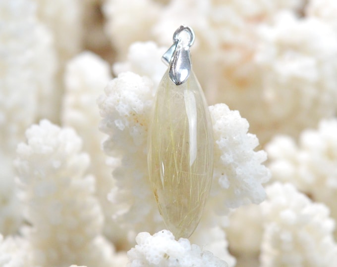 18 carat rutilated quartz - natural stone cabochon pendant - Brazil / FK38