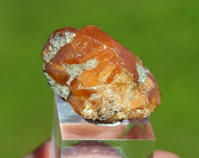 Garnet var. 56 carat spessartine - Nani Hill, Loliondo, Ngorongoro district, Arusha Region, Tanzania