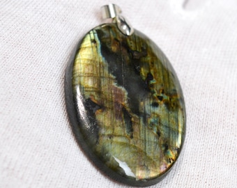 Labradorite 129 carats - natural stone cabochon pendant - Madagascar / FO59