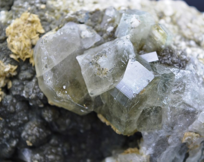Apatite & muscovite quartz - 734 grams - Panasqueira Mines, Covilhã, Castelo Branco District, Portugal