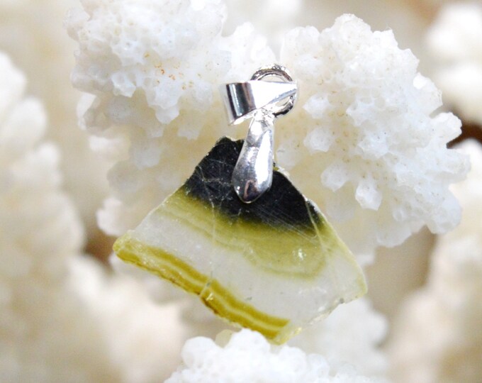 Tourmaline 5.7 carats - natural stone cabochon pendant - Pakistan // CW89