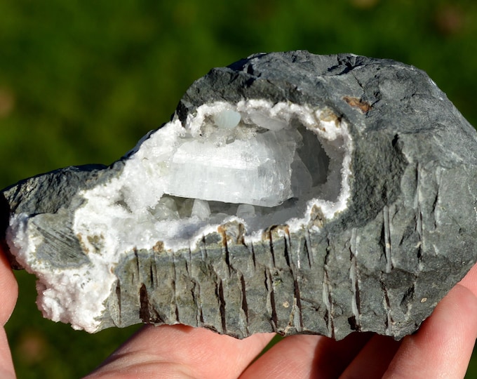 Apophyllite & Prehnite 509 grams - Nashik District, Nashik Division, Maharashtra, India