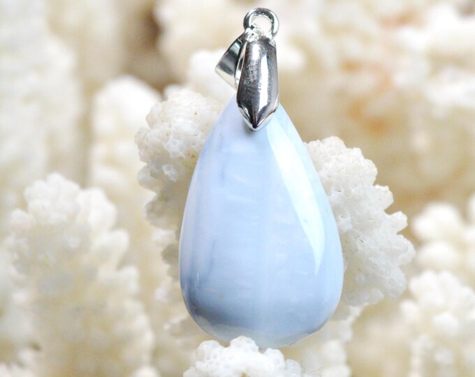 19 Carat Owyhee Opal - Natural Gemstone Cabochon Pendant - USA / FP23