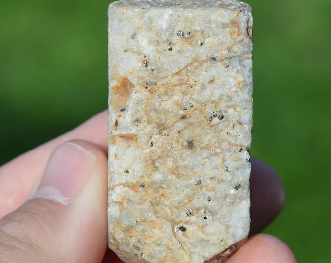 Microcline 100 grams - Rostrenen, Guingamp, Côtes-d'Armor, Brittany, France
