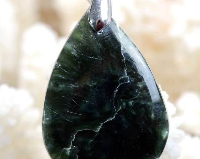 Seraphinite 47 carats - natural stone cabochon pendant - Russia // Ref AG34