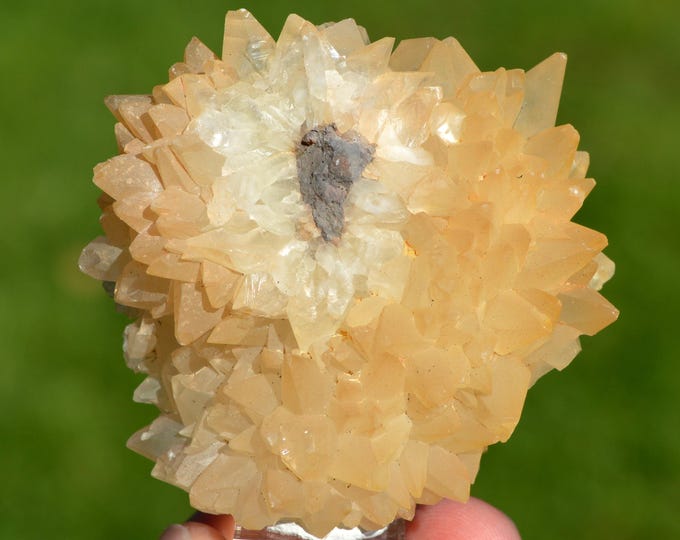 Calcite 120 grams - Limestone quarry, Limont-Fontaine, Maubeuge, Avesnes-sur-Helpe, Nord, Hauts-de-France, France