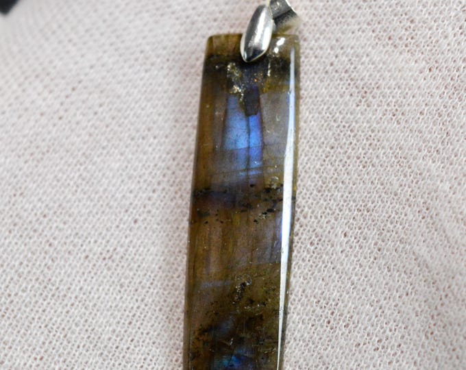 25-carat Labradorite - natural stone cabochon pendant - Madagascar / FZ25