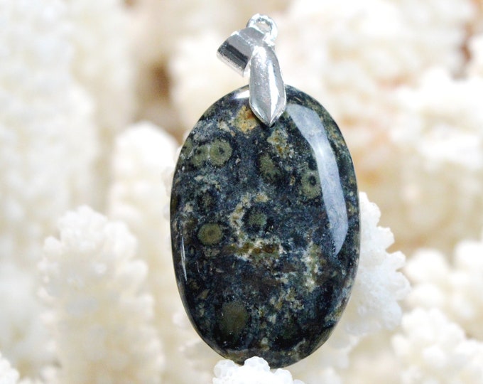Rhyolite 36 carats - natural stone cabochon pendant - Iceland / EU63