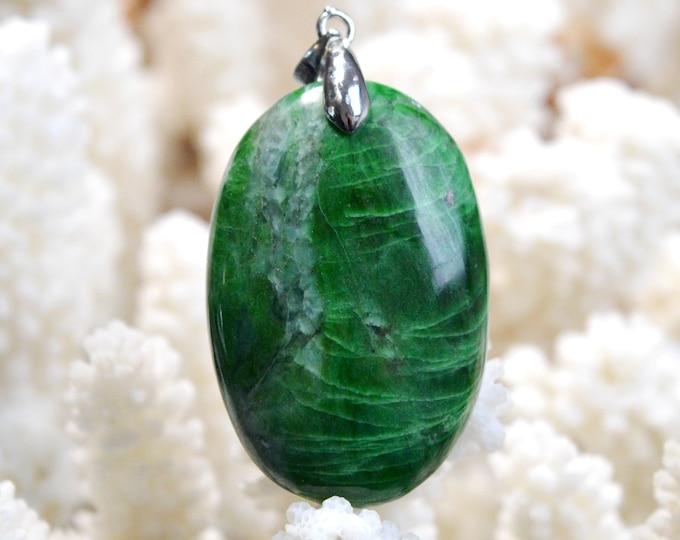 Jade Omphacite var. chrome omphacite 86 carats - natural stone cabochon pendant - Italy / FE91 - RARE