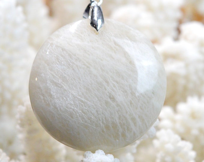 91 carat moonstone - natural stone cabochon pendant - Madagascar / FM81