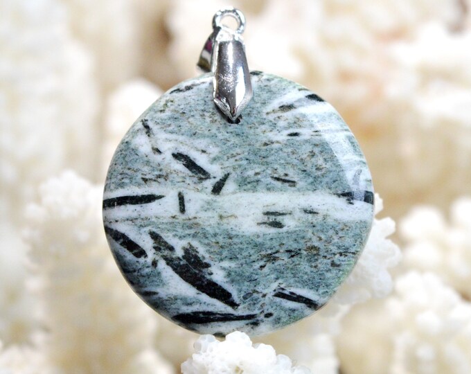 Hornblende 42 carats - natural stone cabochon pendant - Austria / EF73