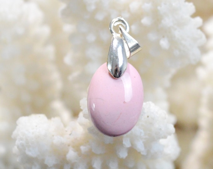 5 carat pink opal - natural stone cabochon pendant - Peru / EV88