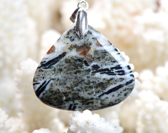 Hornblende & Almandine Garnet 47 carats - natural stone cabochon pendant - Austria / EF69