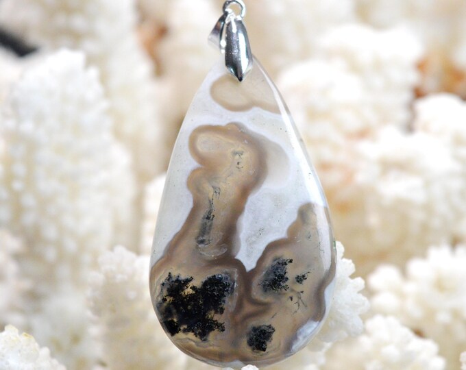 58 carat agate - natural stone cabochon pendant - Brazil / FP26