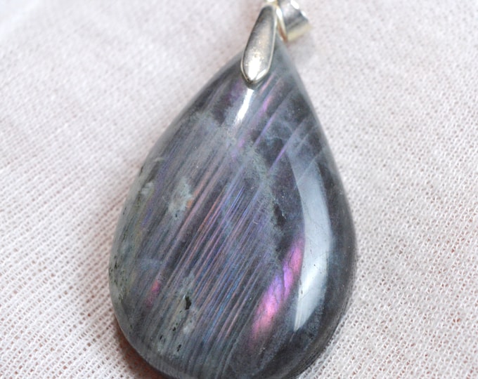 Labradorite 129 carats - natural stone cabochon pendant - Madagascar