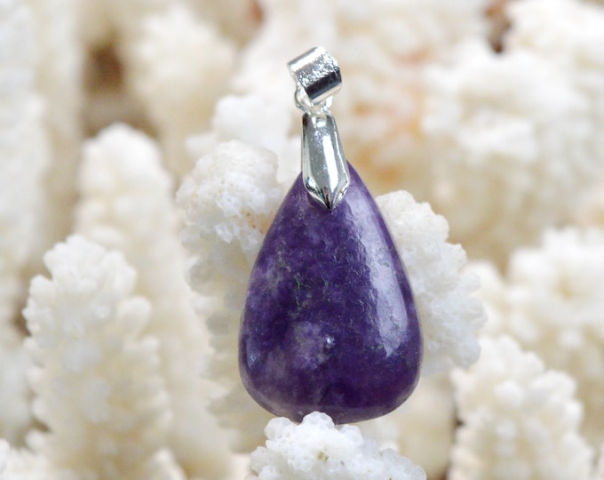 22 carat Lepidolite - natural stone cabochon pendant - Brazil / EY81