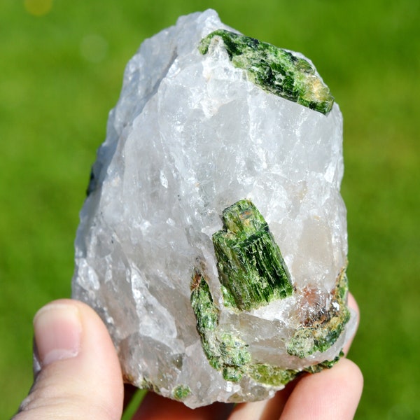 Chrome diopside & quartz - 597 grammes - Minas Gerais, Brésil