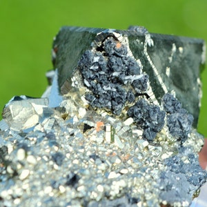 Pyrite & Sphalérite 101 grammes Huanzala Mine, Huallanca, Huallanca District, Bolognesi Province, Áncash, Perou image 7