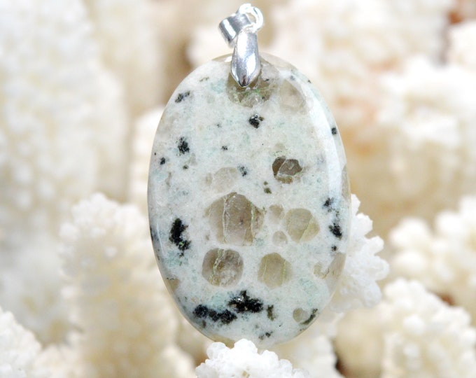 39 Carat Kiwi Jasper - Natural Gemstone Cabochon Pendant - New Zealand // DN97