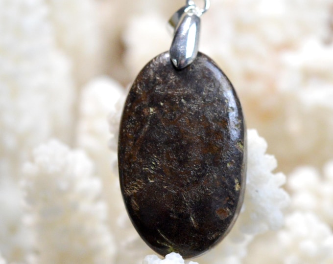 Bronzite 40 carat - natural stone cabochon pendant - USA / FQ87