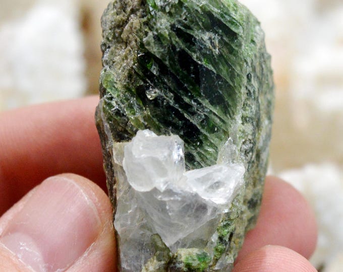 Chrome diopside & Quartz - 62 grams - Araçuaí, Minas Gerais, Brazil