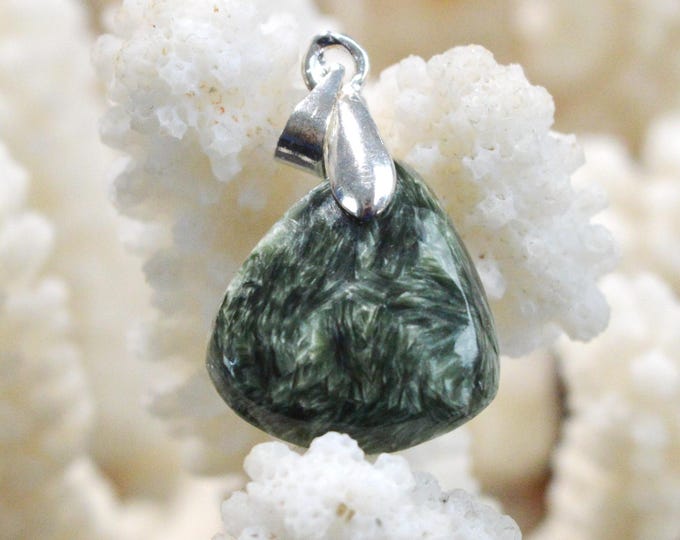 Seraphinite 10.6 carats - natural stone cabochon pendant - Russia / FV29