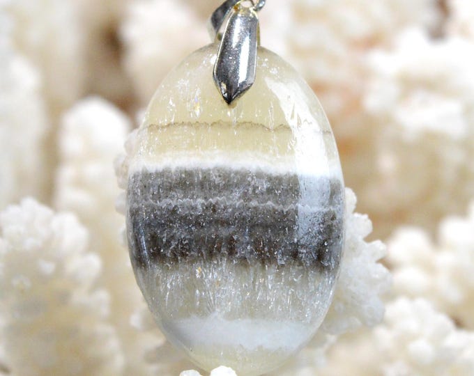 38-carat calcite - natural stone cabochon pendant - Mexico / GA83