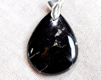 50-carat Purpurite - natural stone cabochon pendant - Namibia / EU67