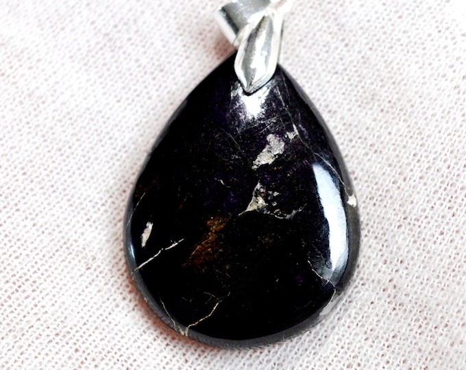 Purpurite 50 carats - natural stone cabochon pendant - Namibia / EU67