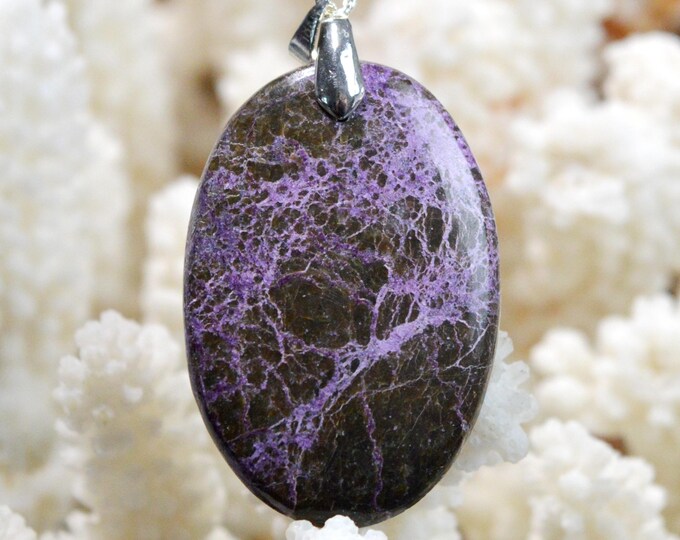 Stichtite & Serpentine 41 carat - natural stone cabochon pendant - Tasmania, Australia / FZ46