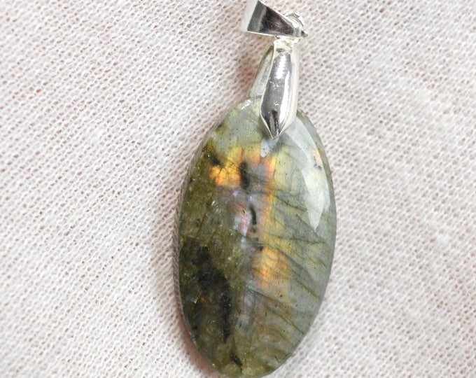 Labradorite 27 carats - pendentif cabochon pierre naturelle - Madagascar / FX48