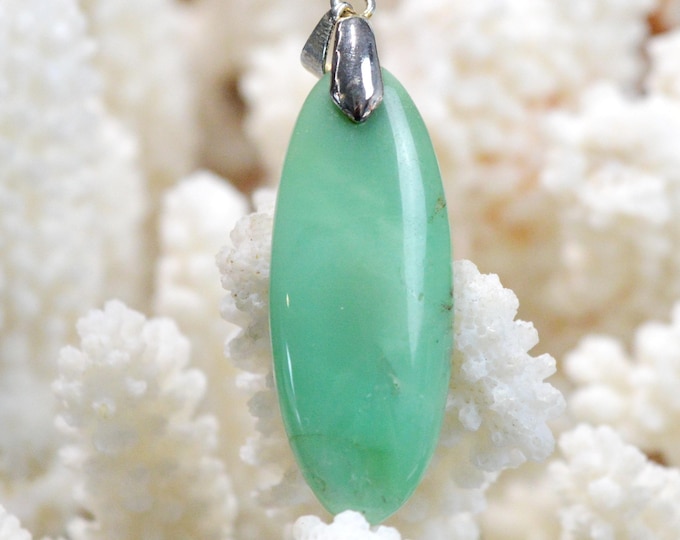 29-carat chrysoprase cabochon pendant, natural stone - Indonesia / FY80